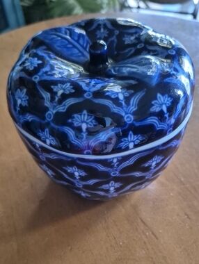 Bombay Blue Patterned Chinoiserie Ceramic Apple Trinket Box